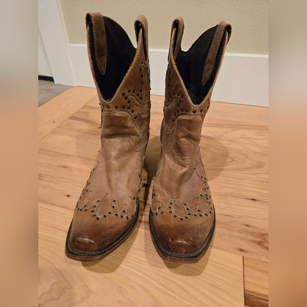 Liberty Black Tan Studded Leather Western Boots Women's Size 9.5 - Picture 3 of 7